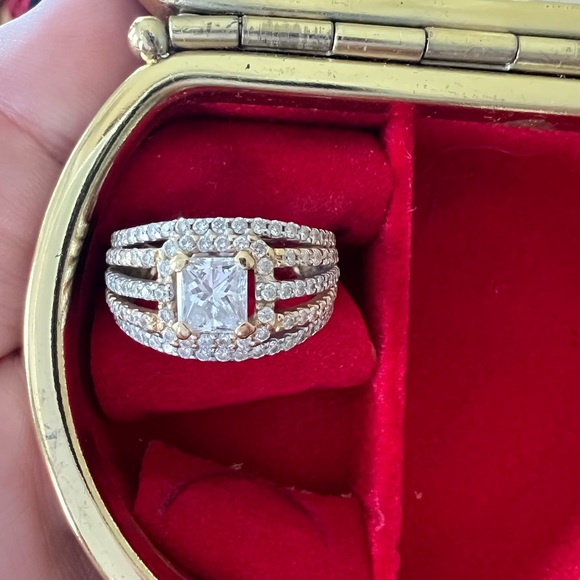 2.1 carat engagement ring with wedding band. - Picture 5 of 6